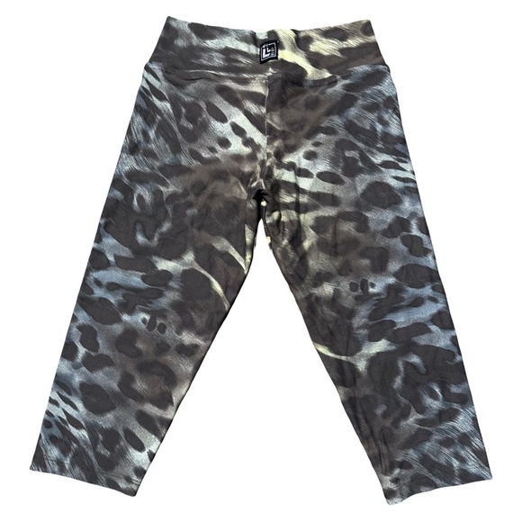 Brown & Yellow Leopard Print Capri Pants Women’s L/XL (Fit Like Medium) - Picture 2 of 4